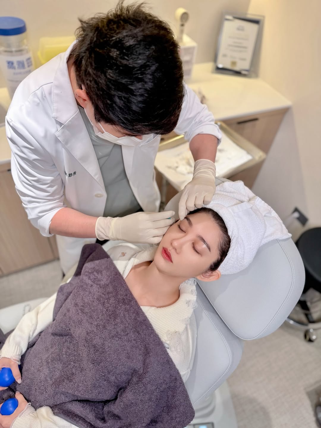 醫師施打喬雅露